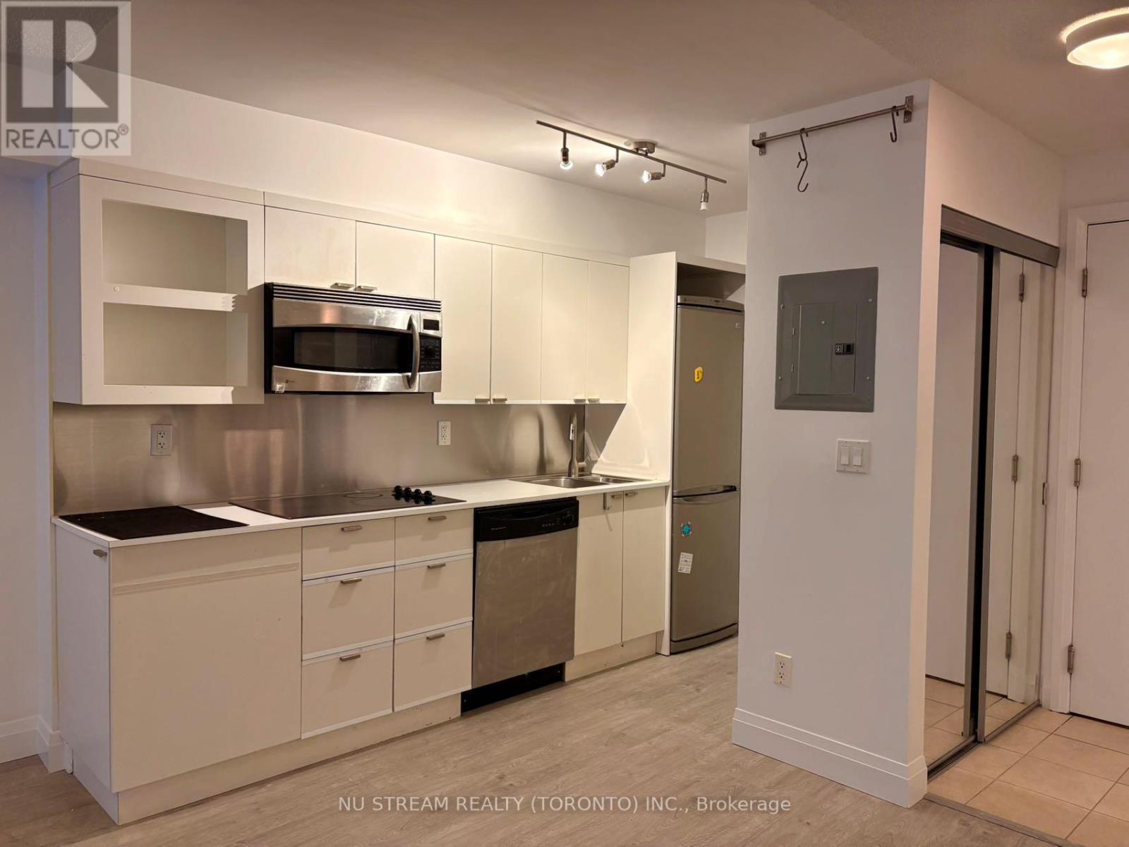 317 - 111 Elizabeth Street, Toronto, Ontario  M5G 1P7 - Photo 4 - C12641992