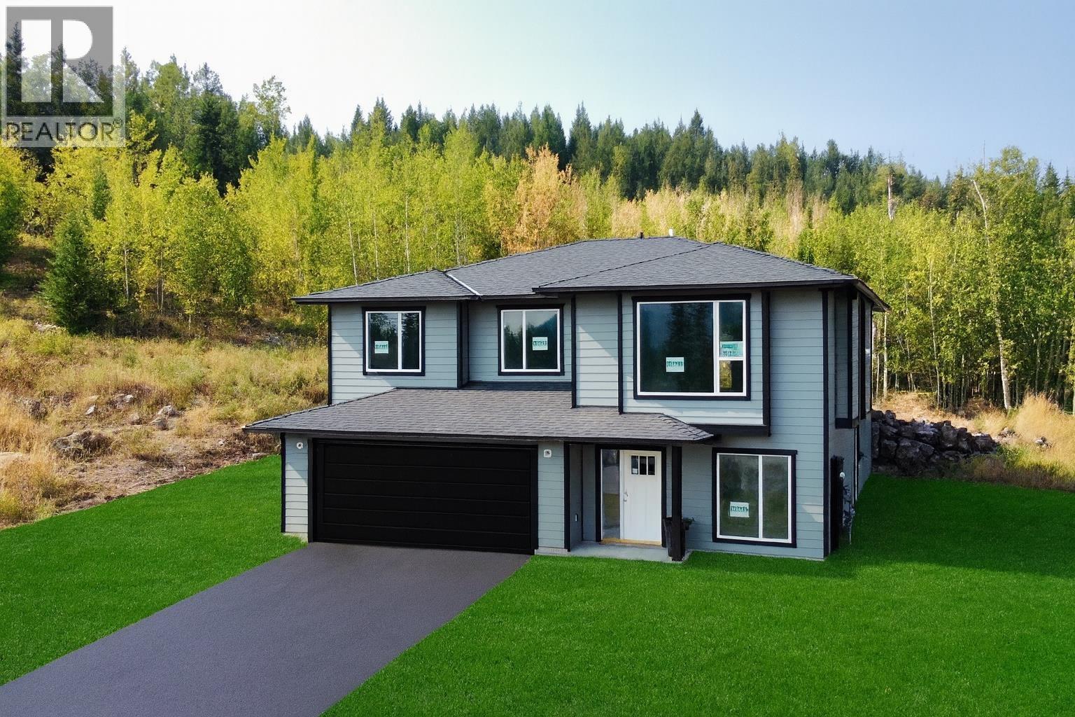 905 Spruce Place, 100 Mile House, British Columbia  V0K 2E0 - Photo 2 - R3046883