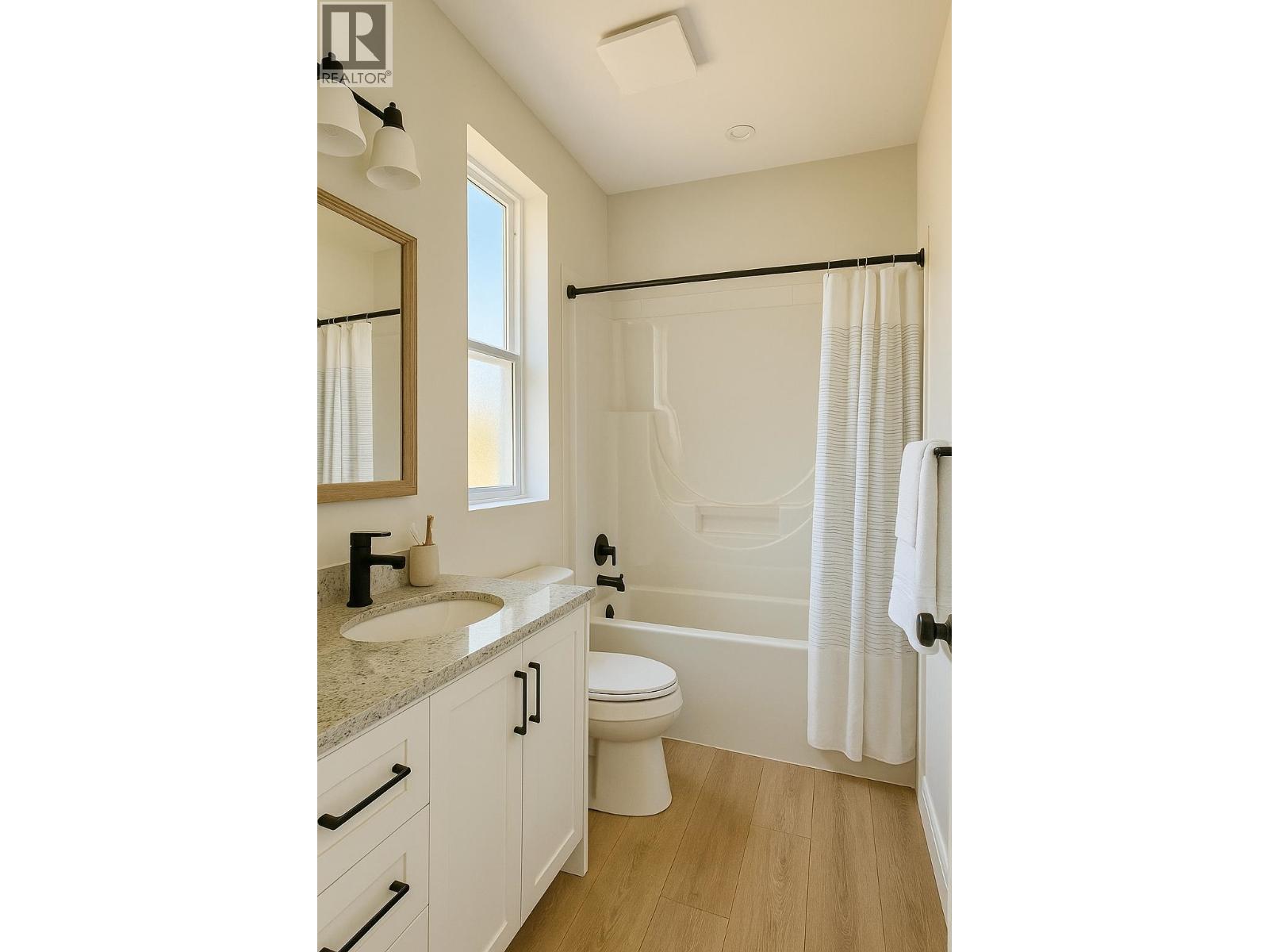 905 Spruce Place, 100 Mile House, British Columbia  V0K 2E0 - Photo 15 - R3046883