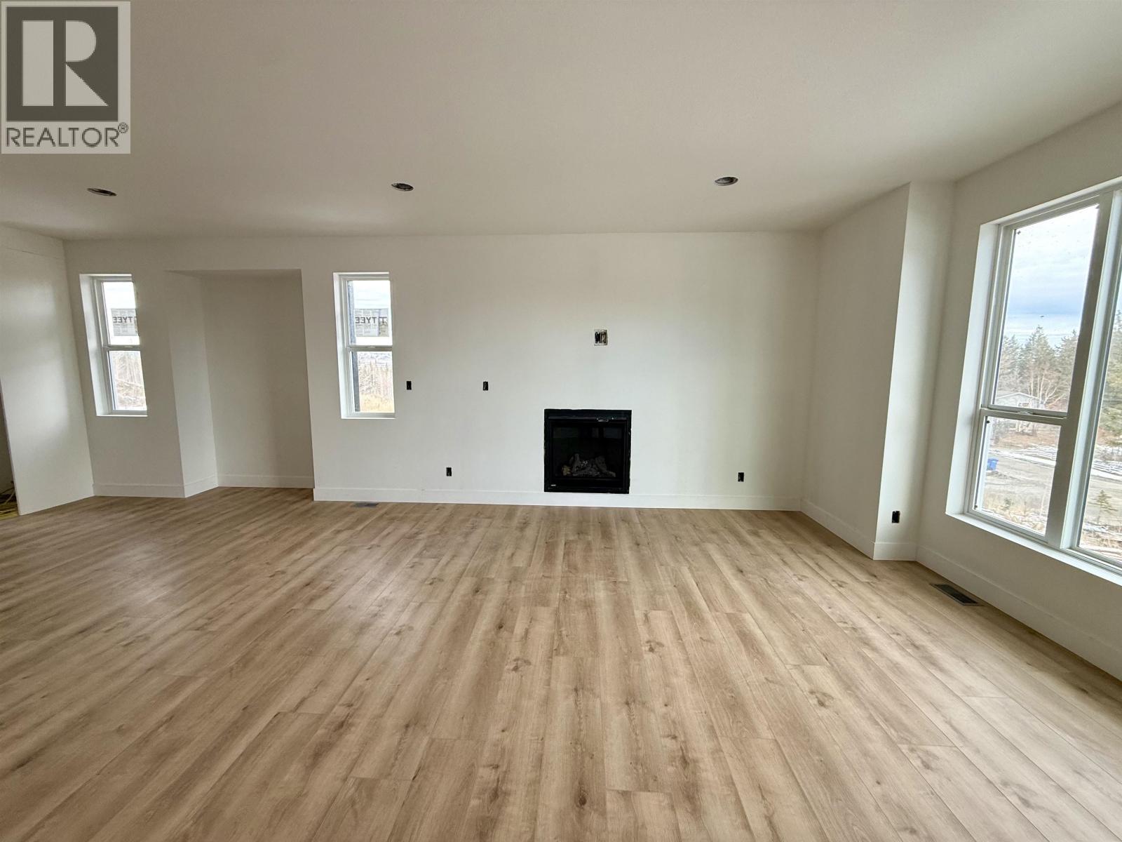 905 Spruce Place, 100 Mile House, British Columbia  V0K 2E0 - Photo 9 - R3046883