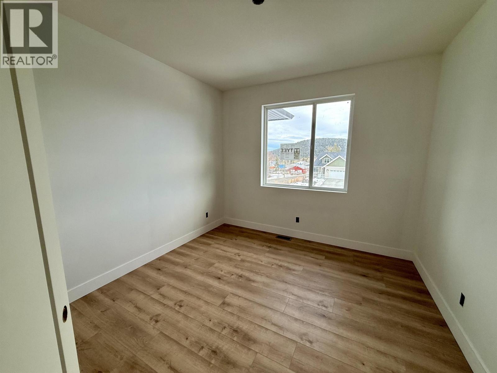 905 Spruce Place, 100 Mile House, British Columbia  V0K 2E0 - Photo 18 - R3046883