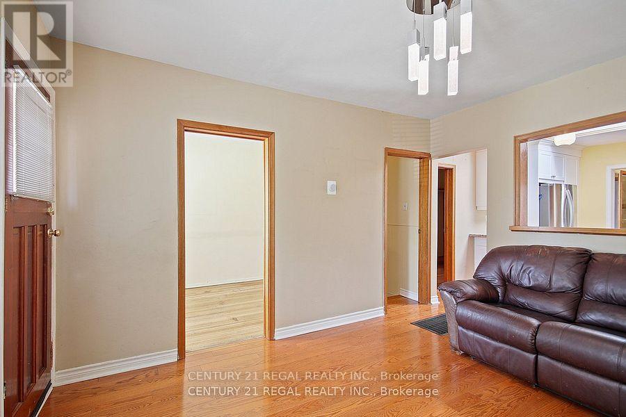 102 Newcastle Street, Toronto, Ontario  M8Z 1C8 - Photo 8 - W12642010