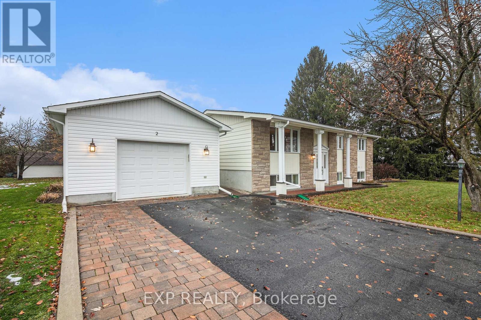 2 CASTLEBEAU STREET, Russell, Ontario