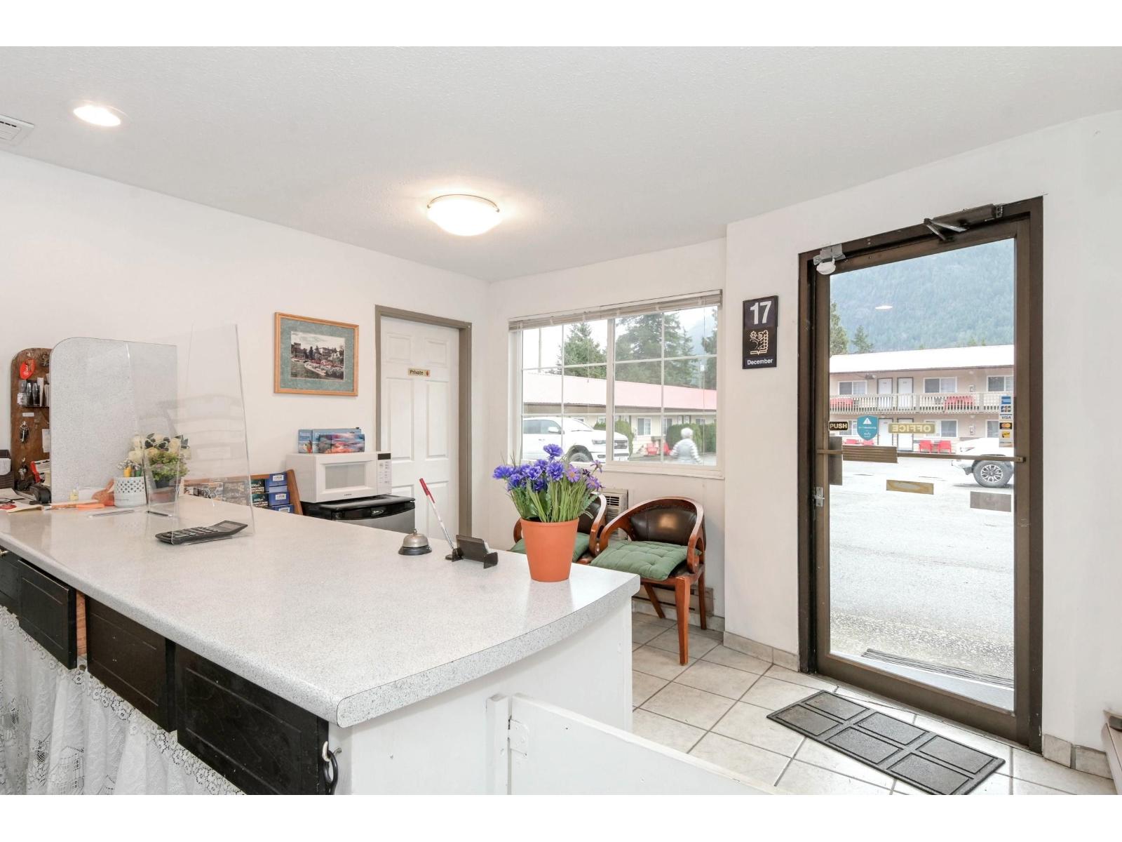 477 Fraser Avenue, Hope, Hope, British Columbia  V0X 1L0 - Photo 6 - C8074460