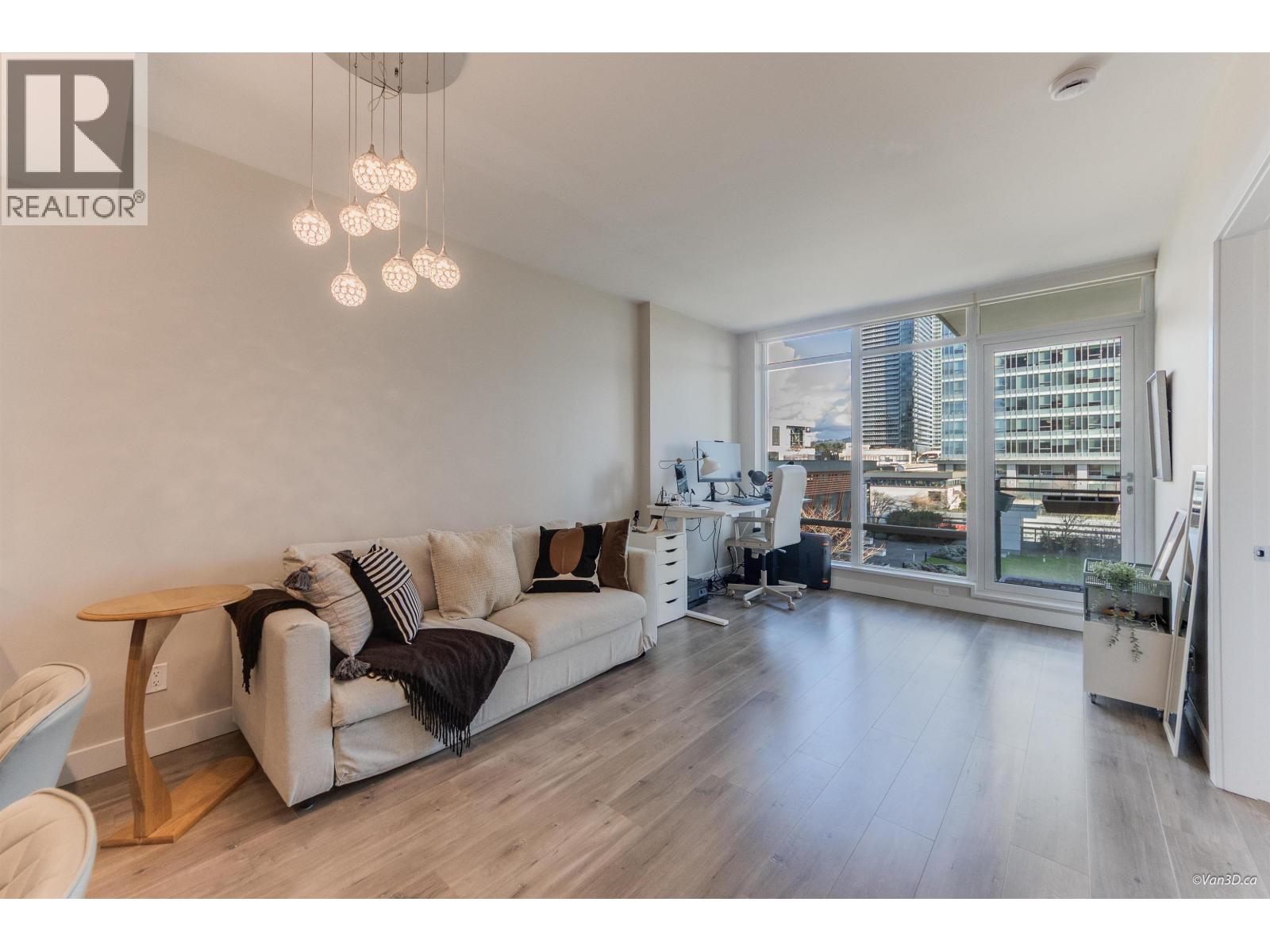 706 2008 ROSSER AVENUE, Burnaby, British Columbia