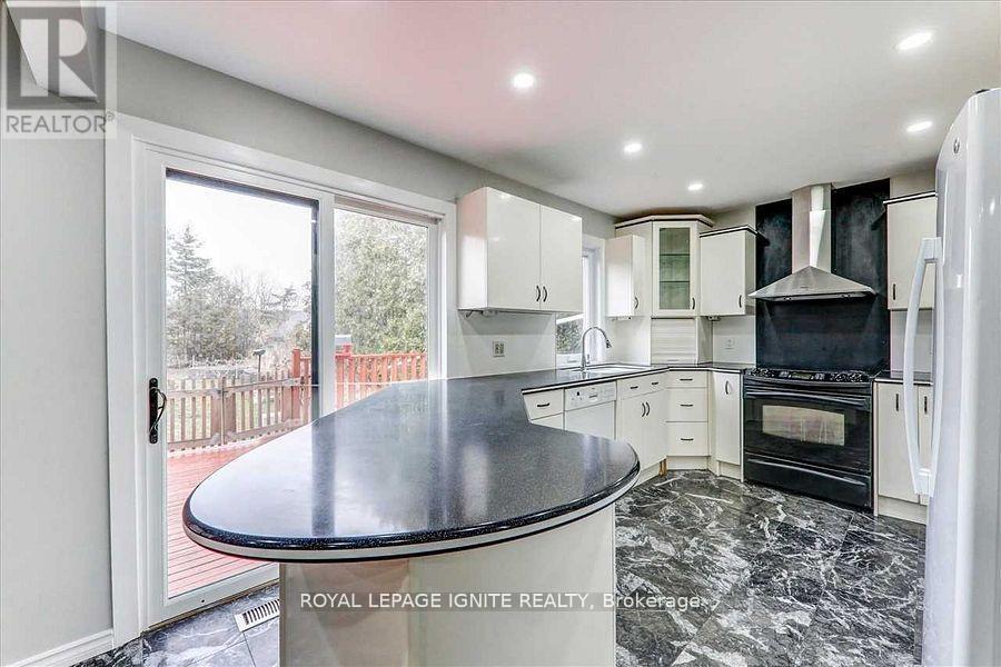 160 Twyn Rivers Drive, Pickering, Ontario  L1V 1E2 - Photo 9 - E12642032