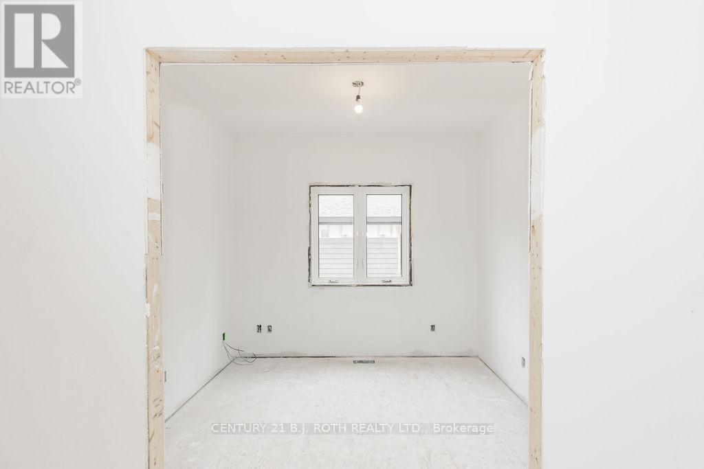 56 Brennan Avenue, Barrie, Ontario  L4N 4B1 - Photo 13 - S12642042