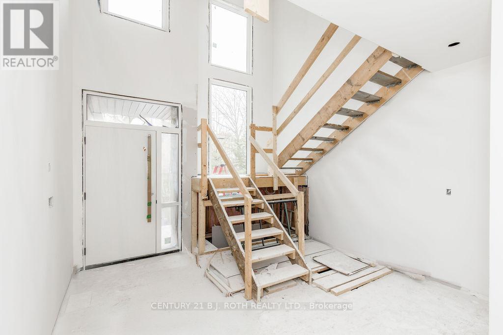 56 Brennan Avenue, Barrie, Ontario  L4N 4B1 - Photo 3 - S12642042