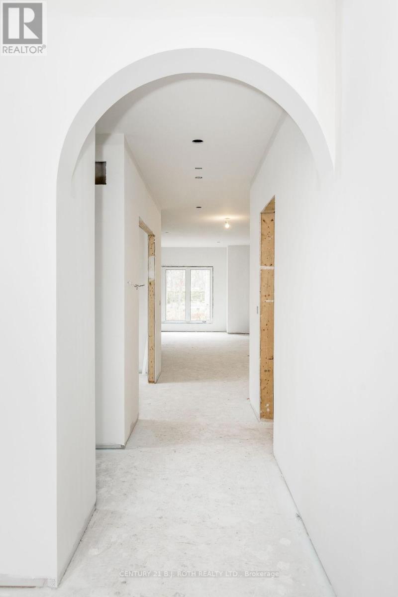 56 Brennan Avenue, Barrie, Ontario  L4N 4B1 - Photo 5 - S12642042