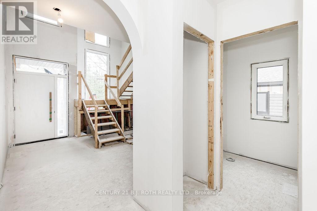 56 Brennan Avenue, Barrie, Ontario  L4N 4B1 - Photo 7 - S12642042