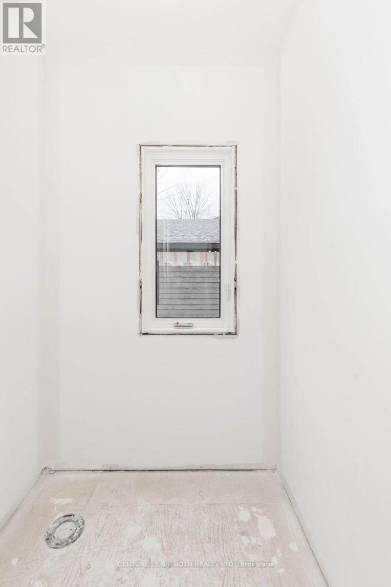 56 Brennan Avenue, Barrie, Ontario  L4N 4B1 - Photo 8 - S12642042