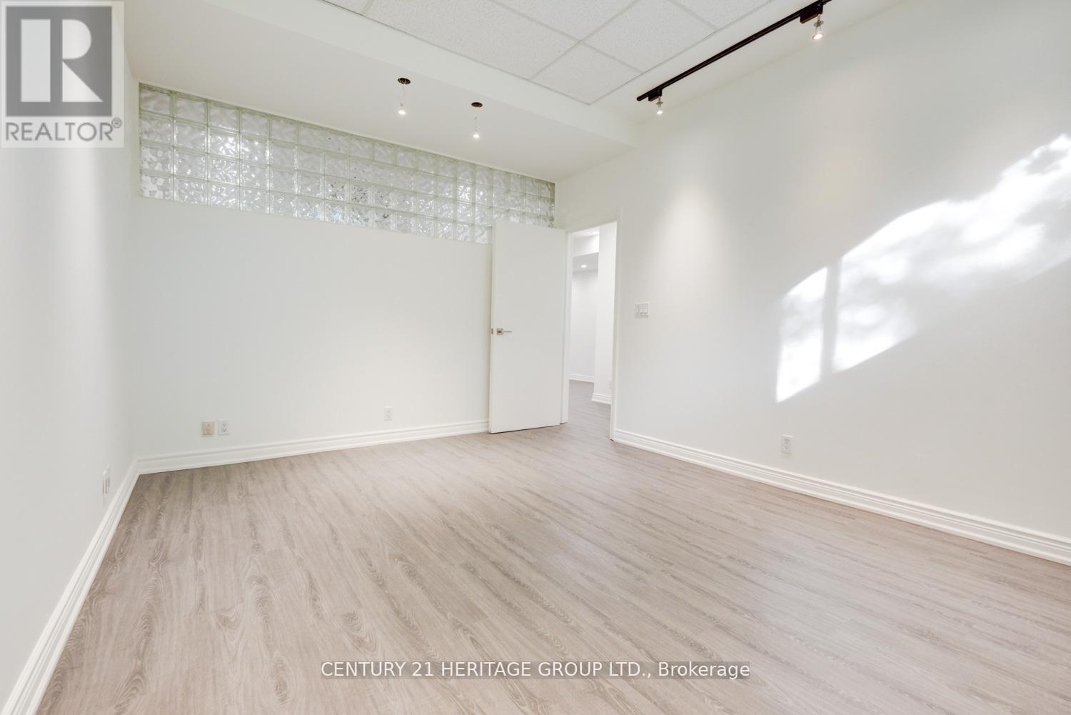 101 - 2900 Yonge Street, Toronto, Ontario  M4N 3N8 - Photo 25 - C12547354