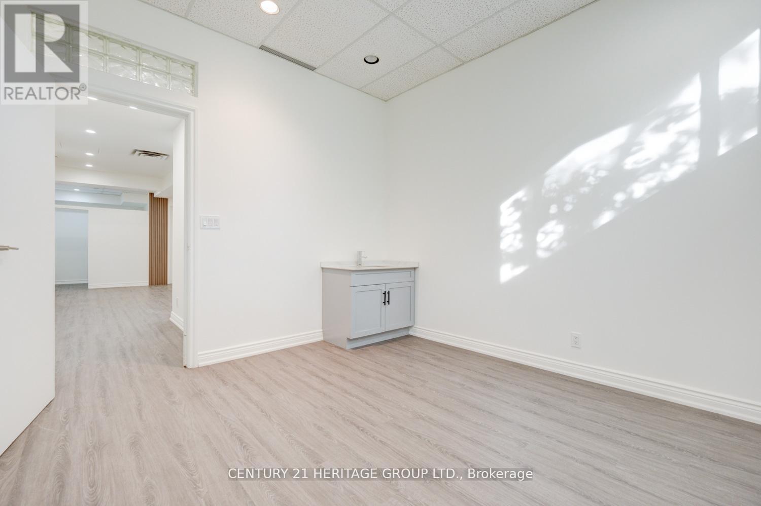 101 - 2900 Yonge Street, Toronto, Ontario  M4N 3N8 - Photo 27 - C12547354