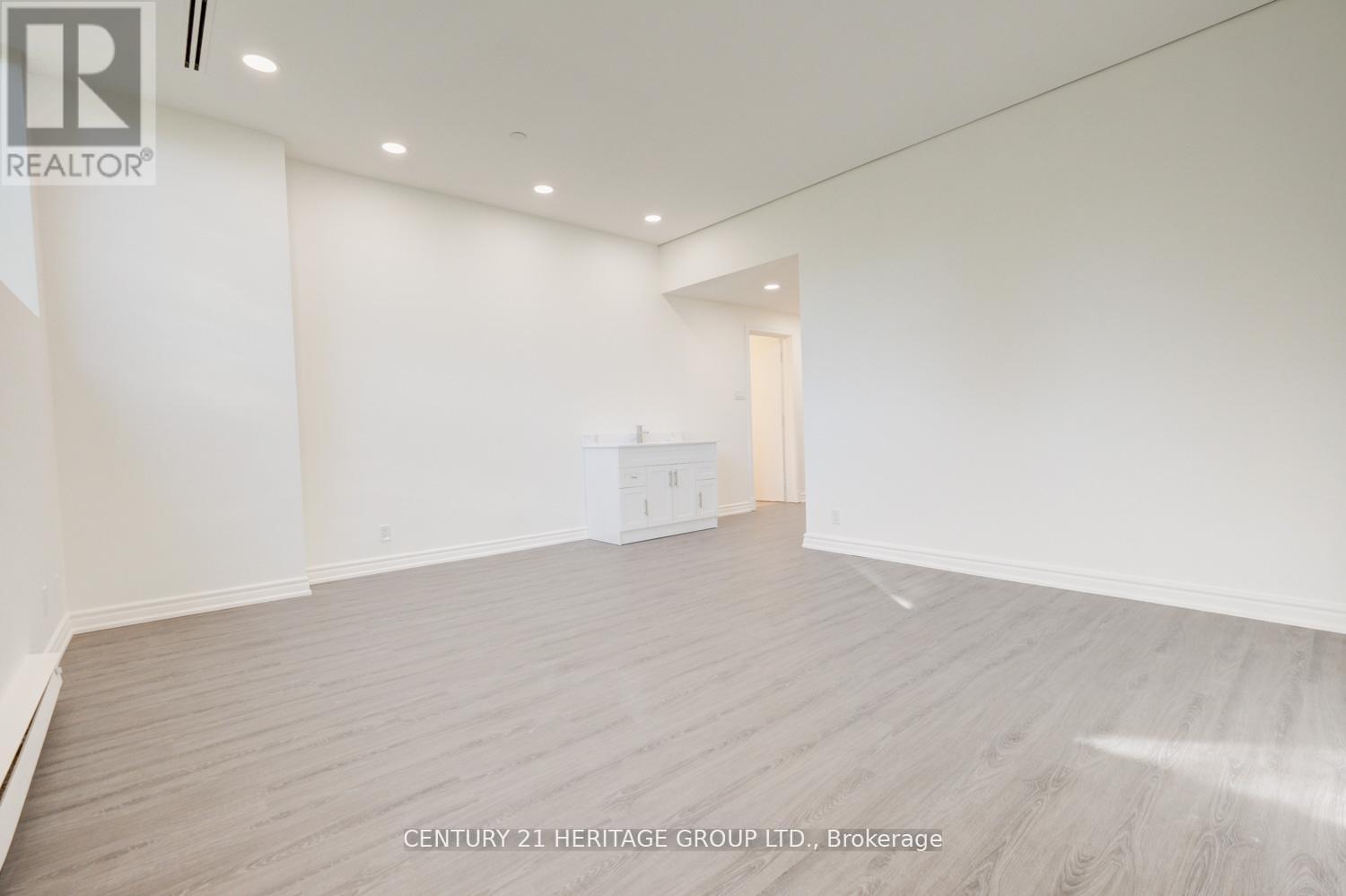 101 - 2900 Yonge Street, Toronto, Ontario  M4N 3N8 - Photo 33 - C12547354