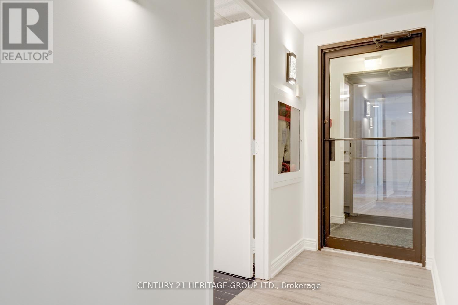 101 - 2900 Yonge Street, Toronto, Ontario  M4N 3N8 - Photo 8 - C12547354