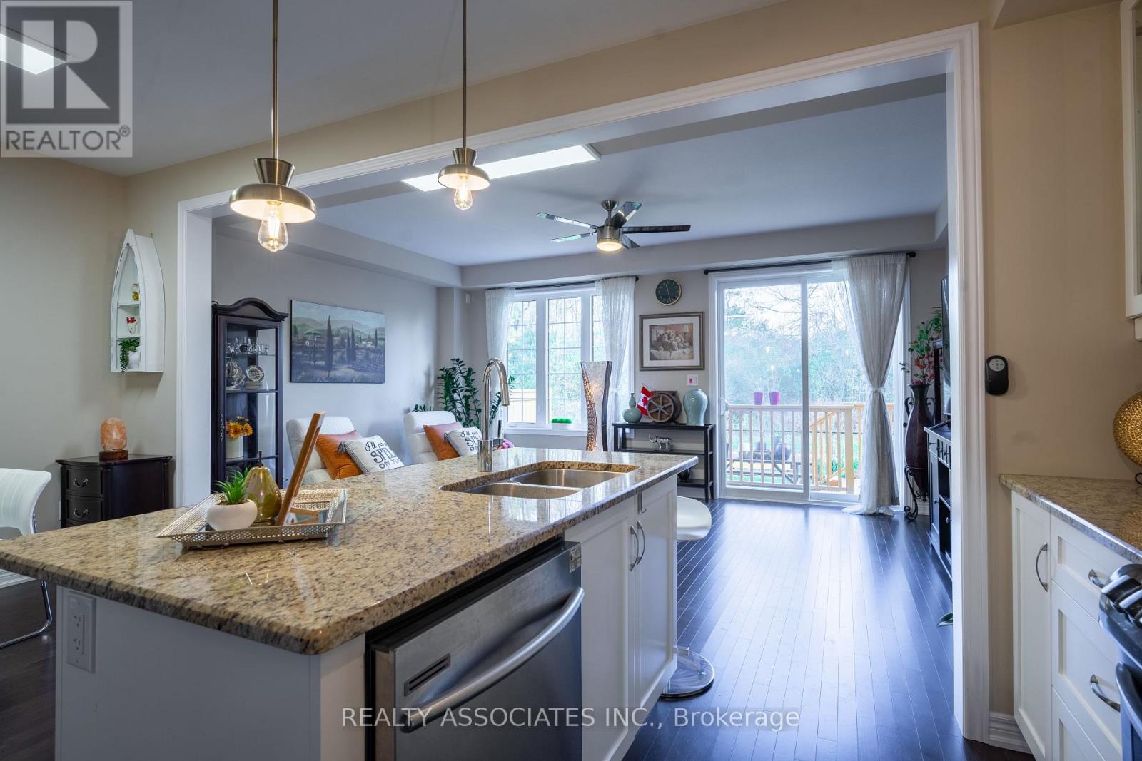 3333 Mockingbird Common E, Oakville, Ontario  L6H 0X1 - Photo 13 - W12642044