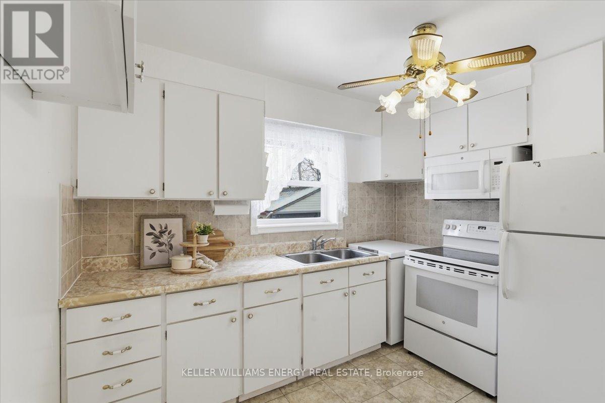 81 Haymarket Road, Toronto (Downsview-Roding-Cfb), Ontario  M3L 1H8 - Photo 12 - W12642060