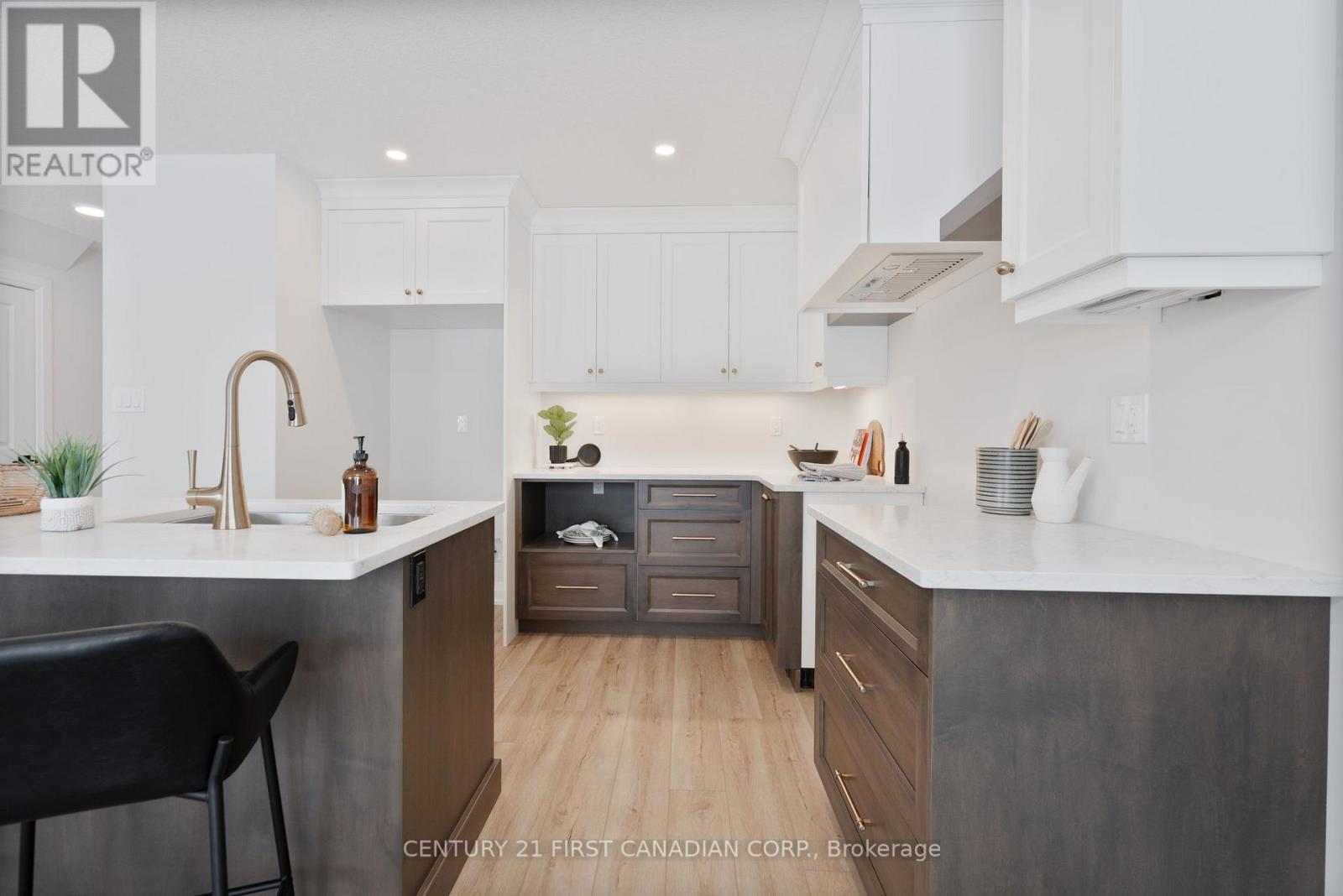 64 Postma Crescent, North Middlesex, Ontario  N0M 1A0 - Photo 10 - X12642054