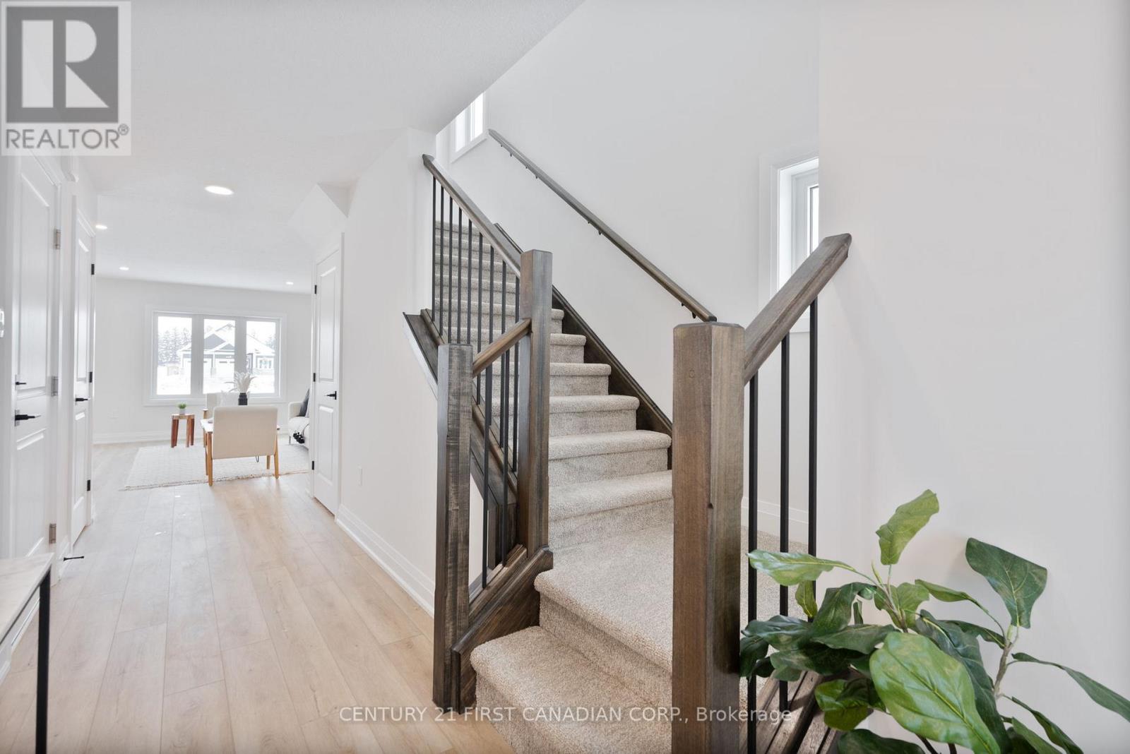 64 Postma Crescent, North Middlesex, Ontario  N0M 1A0 - Photo 13 - X12642054