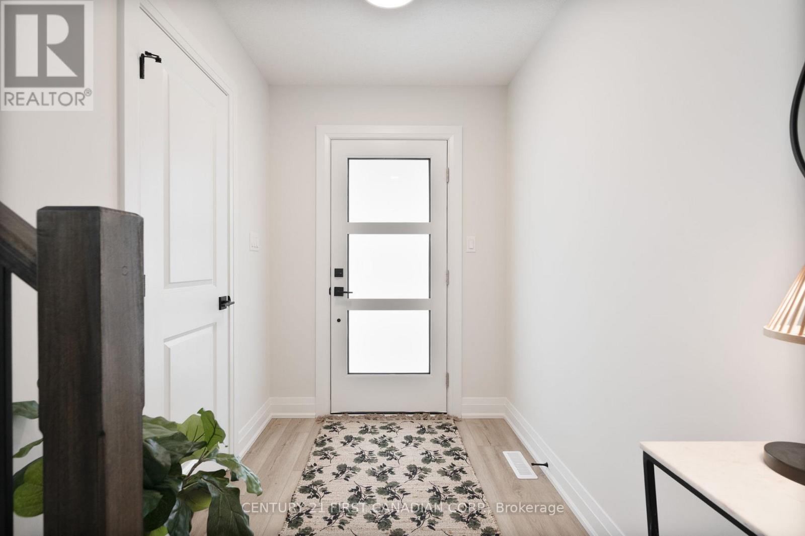 64 Postma Crescent, North Middlesex, Ontario  N0M 1A0 - Photo 2 - X12642054