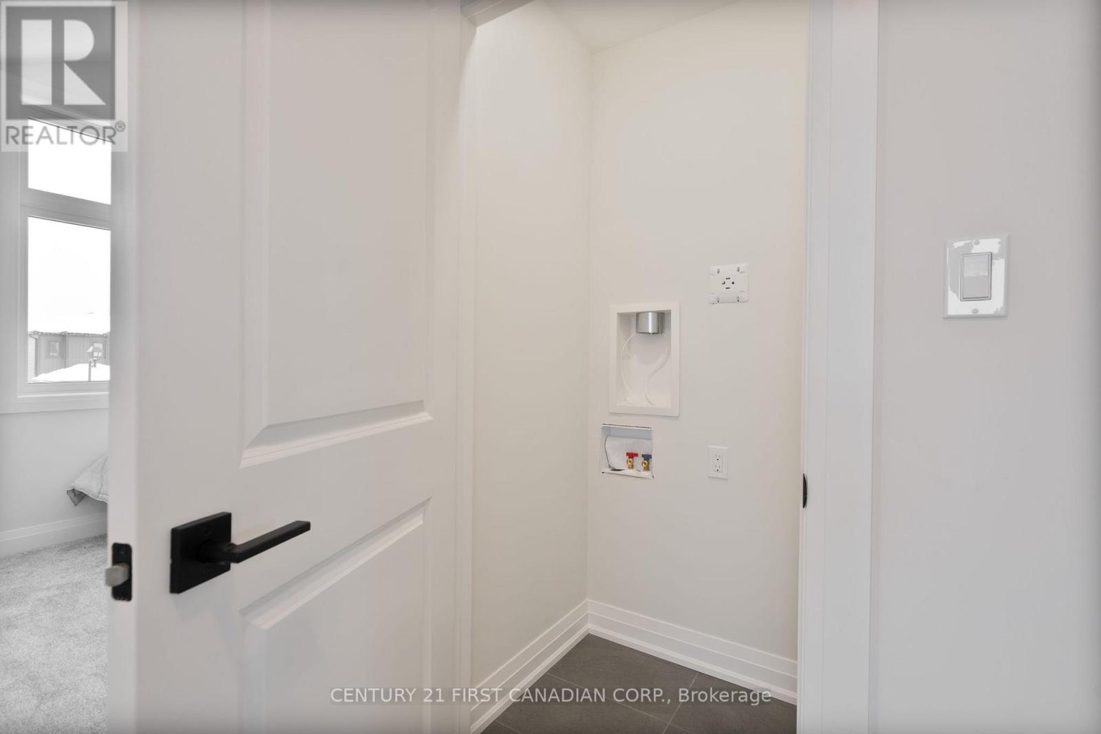 64 Postma Crescent, North Middlesex, Ontario  N0M 1A0 - Photo 26 - X12642054