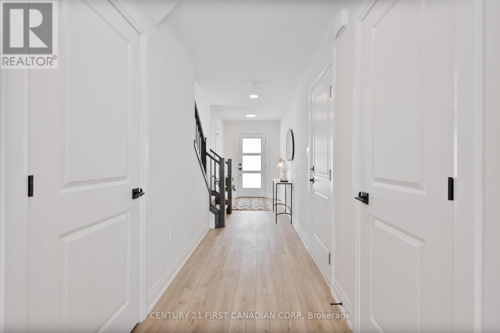 64 Postma Crescent, North Middlesex, Ontario  N0M 1A0 - Photo 3 - X12642054