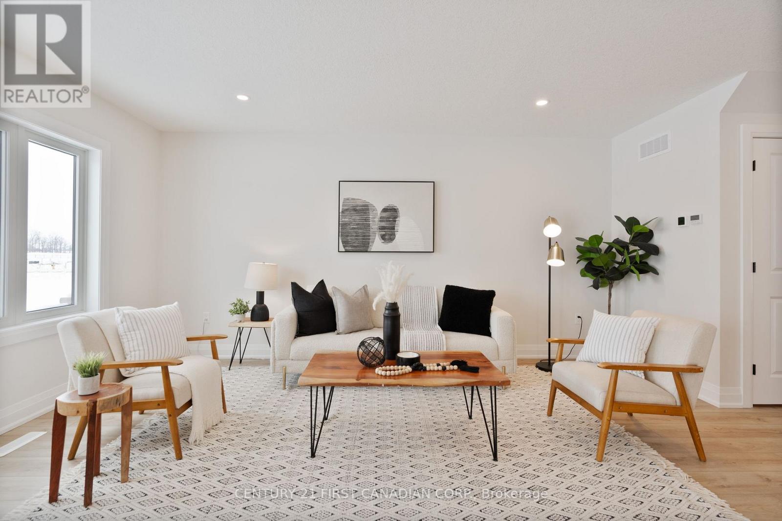 64 Postma Crescent, North Middlesex, Ontario  N0M 1A0 - Photo 5 - X12642054