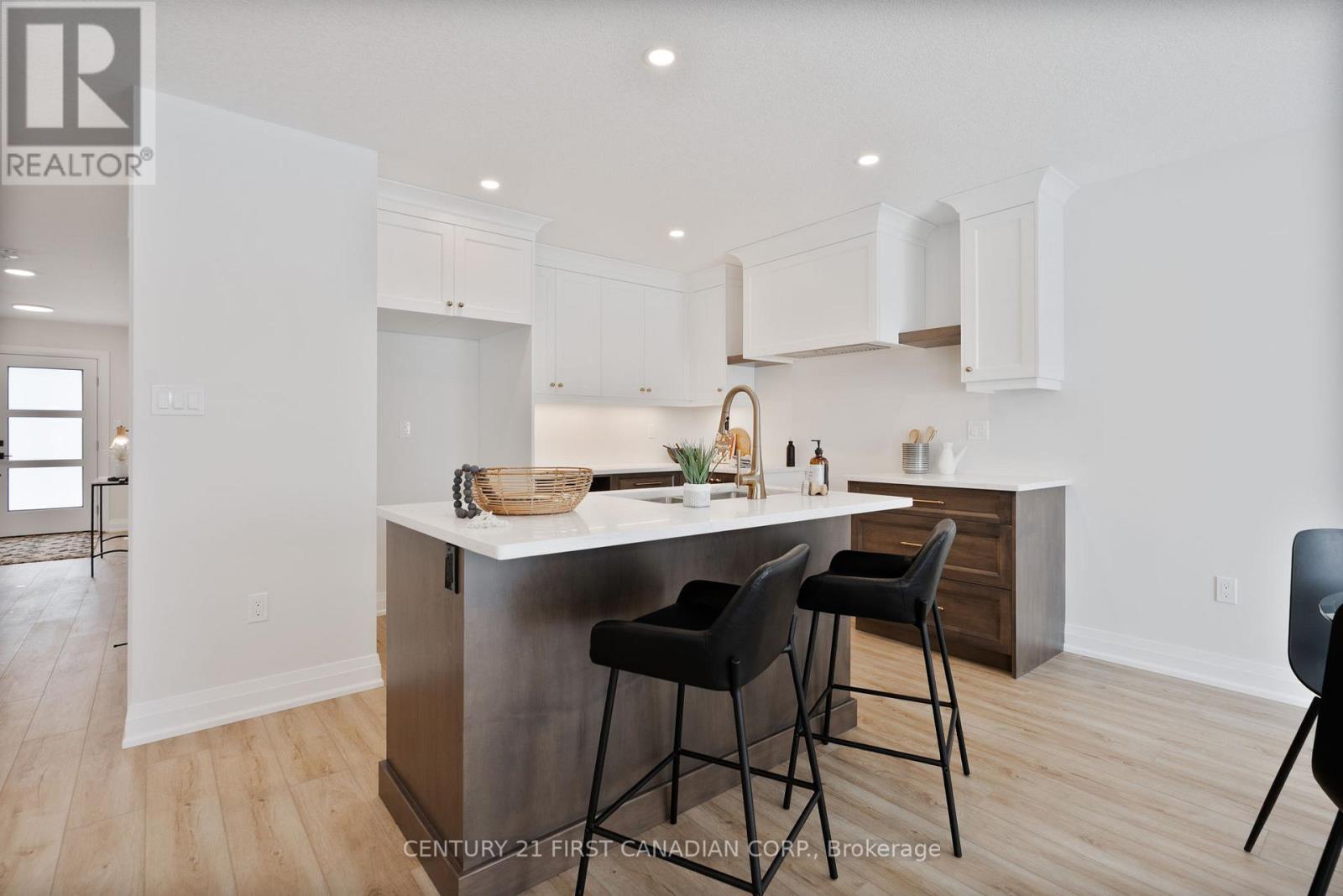 64 Postma Crescent, North Middlesex, Ontario  N0M 1A0 - Photo 6 - X12642054