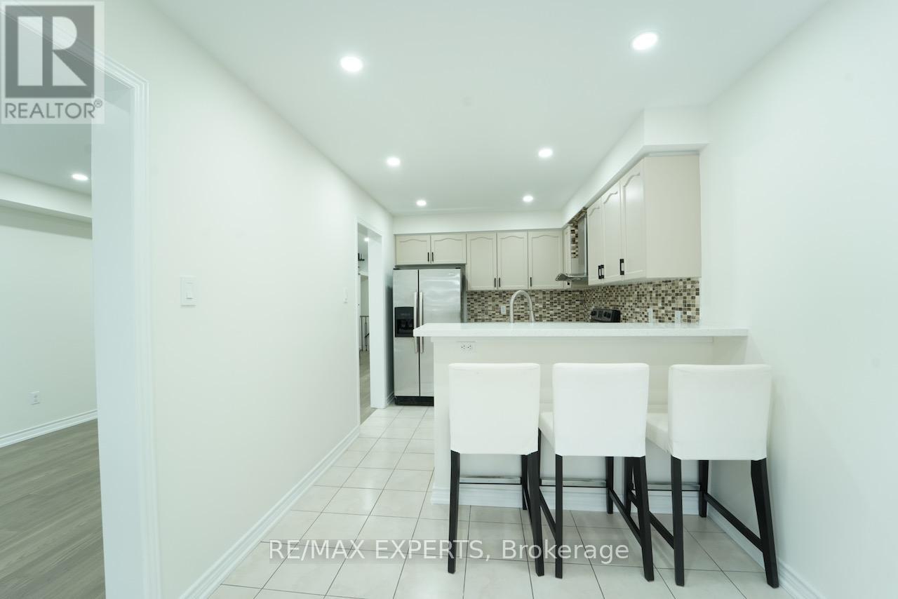 64 Peppertree Lane, Whitchurch-Stouffville, Ontario  L4A 0M8 - Photo 11 - N12641520