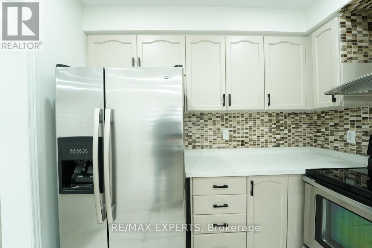 64 Peppertree Lane, Whitchurch-Stouffville, Ontario  L4A 0M8 - Photo 12 - N12641520