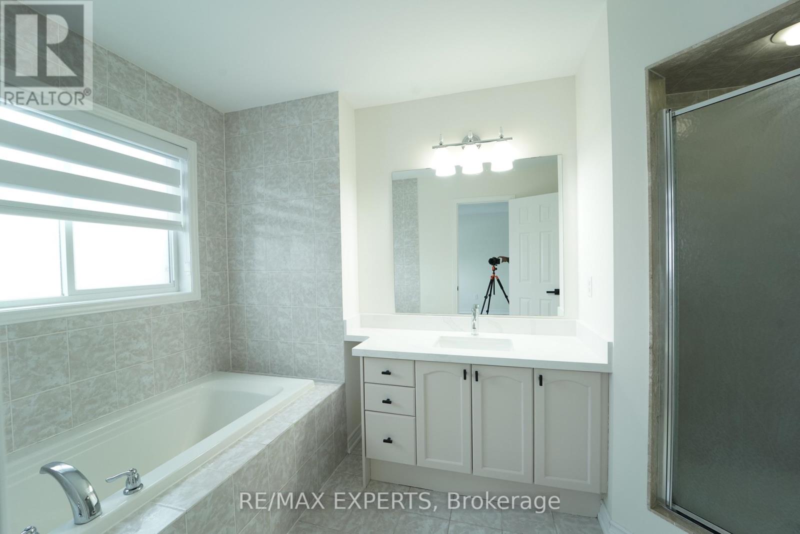 64 Peppertree Lane, Whitchurch-Stouffville, Ontario  L4A 0M8 - Photo 29 - N12641520