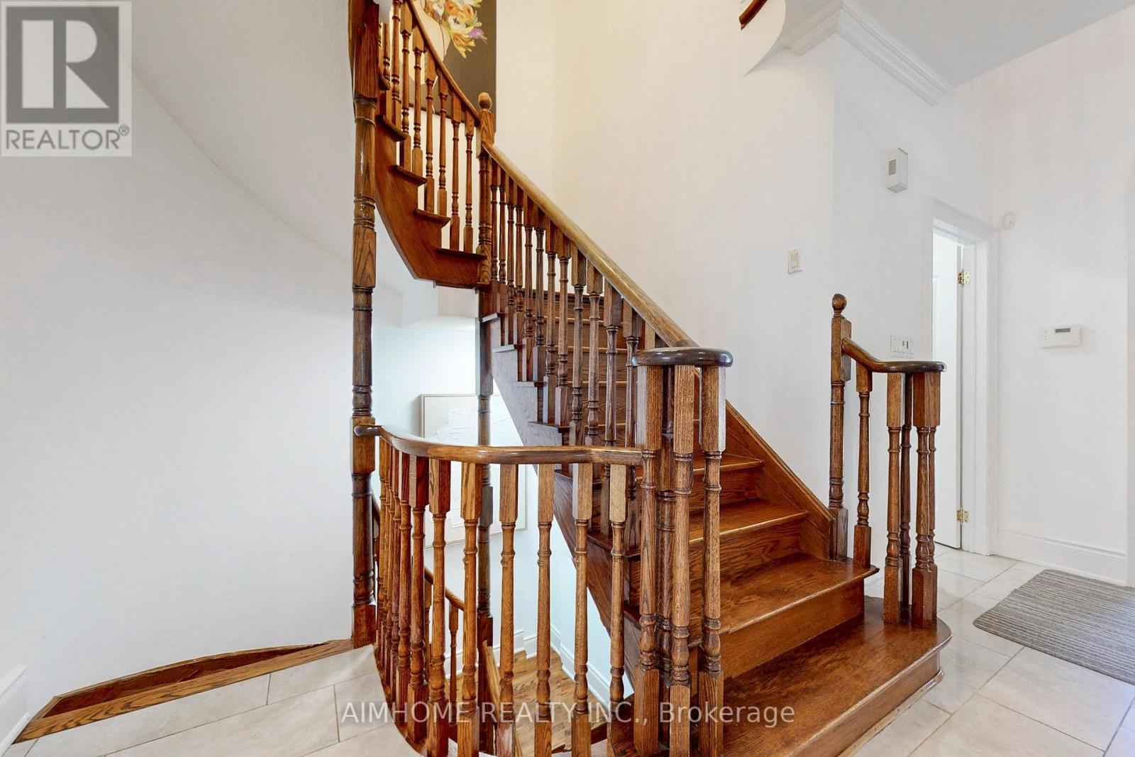 812 Foxcroft Boulevard, Newmarket, Ontario  L3X 1M8 - Photo 18 - N12642064