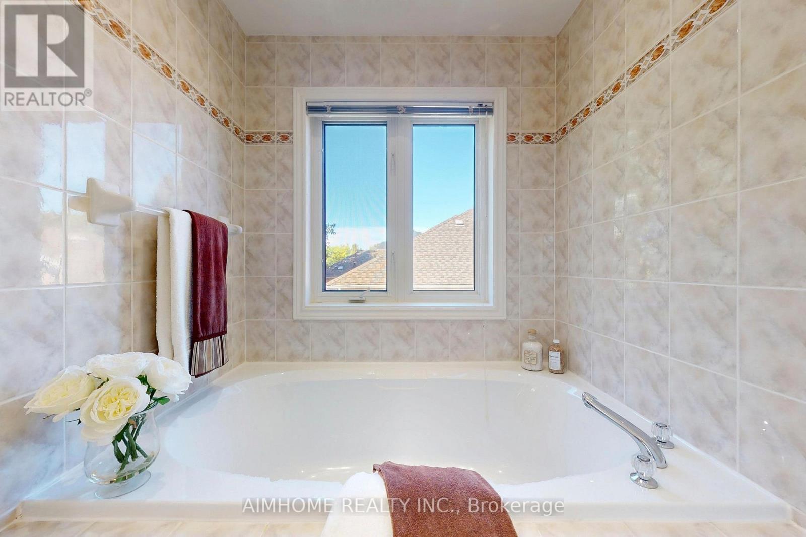 812 Foxcroft Boulevard, Newmarket, Ontario  L3X 1M8 - Photo 27 - N12642064