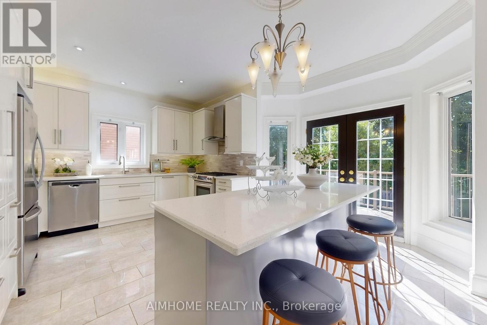 812 Foxcroft Boulevard, Newmarket, Ontario  L3X 1M8 - Photo 9 - N12642064