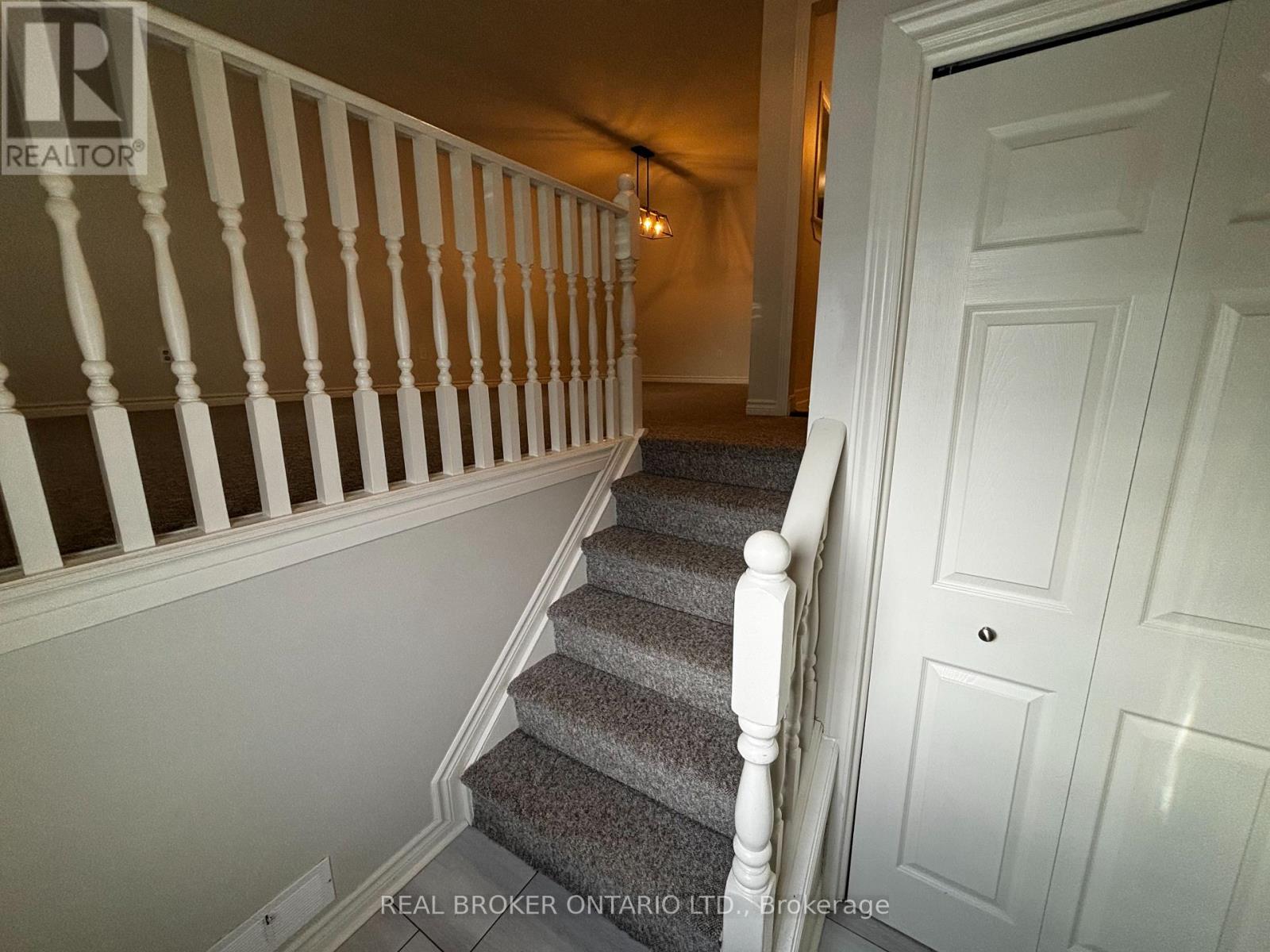 Upper - 102 Bonaventure Drive, London East, Ontario  N5V 4A7 - Photo 7 - X12642066