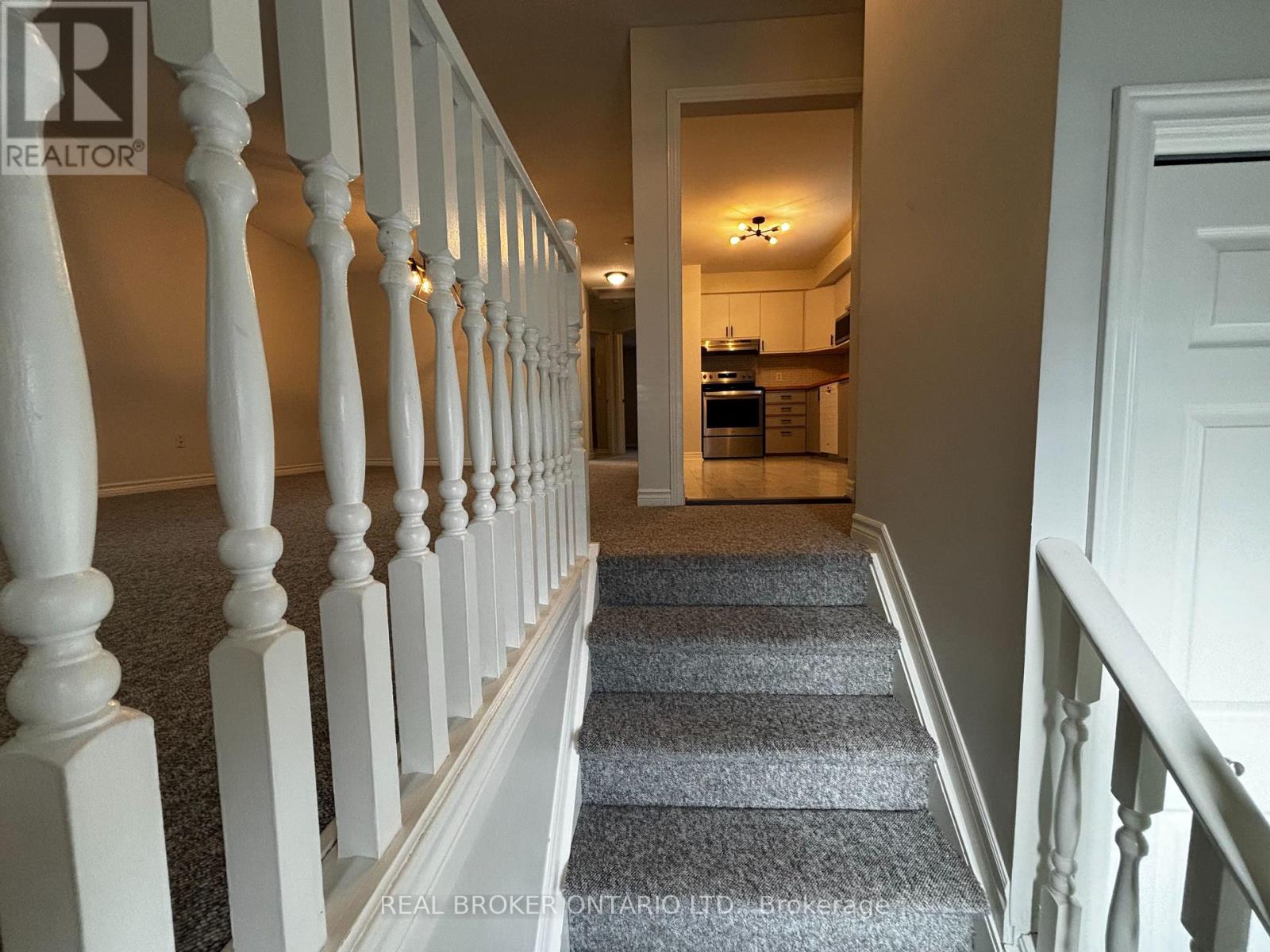 Upper - 102 Bonaventure Drive, London East, Ontario  N5V 4A7 - Photo 8 - X12642066