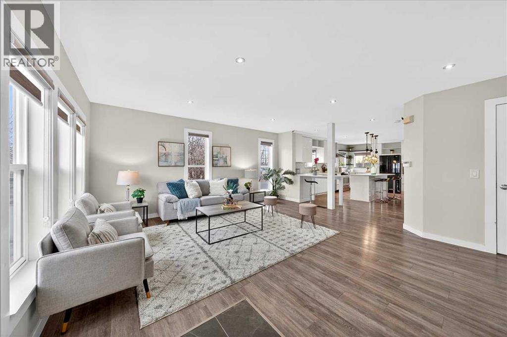 2103 Country Hills Circle Nw, Calgary, Alberta  T3K 4Z3 - Photo 3 - A2271237