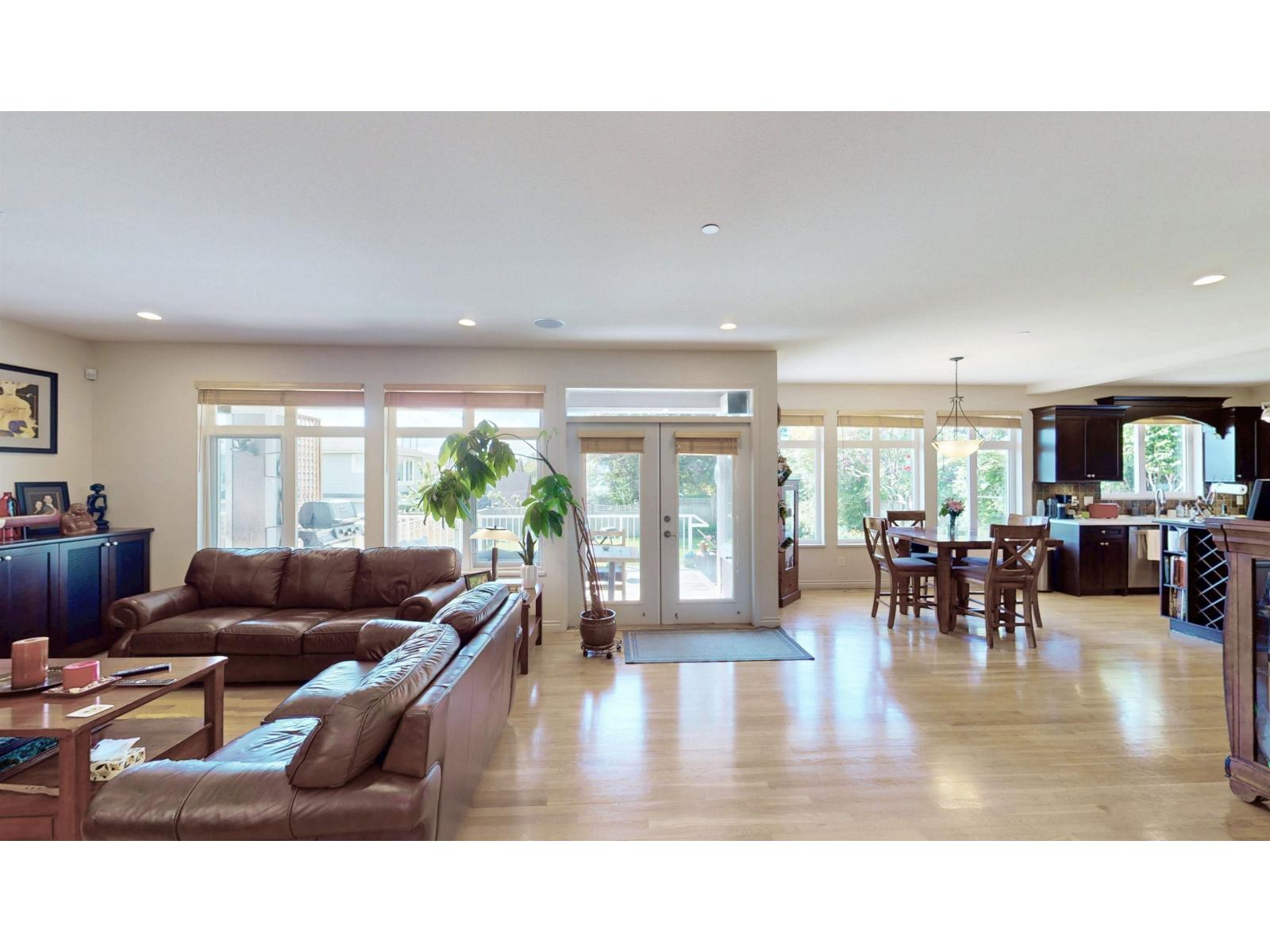 15974 Buena Vista Avenue, White Rock, British Columbia  V4B 2A5 - Photo 3 - R3074230