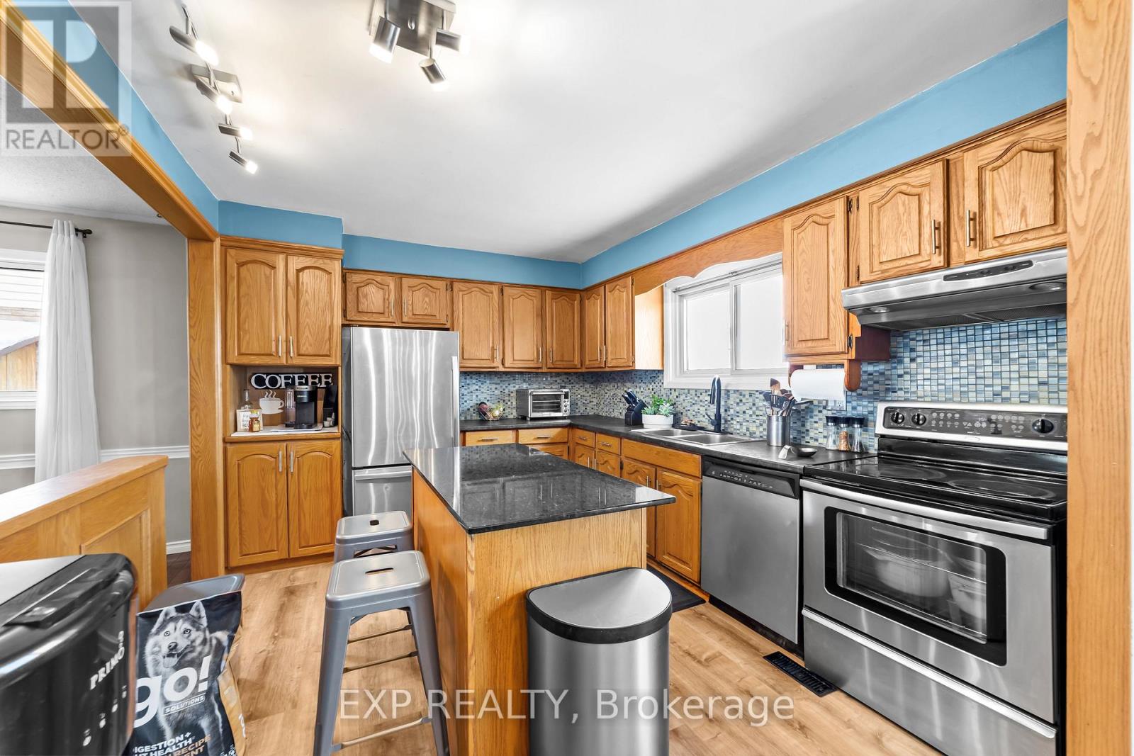 16 Edmunds Crescent, London South, Ontario  N5Z 4J2 - Photo 6 - X12641968
