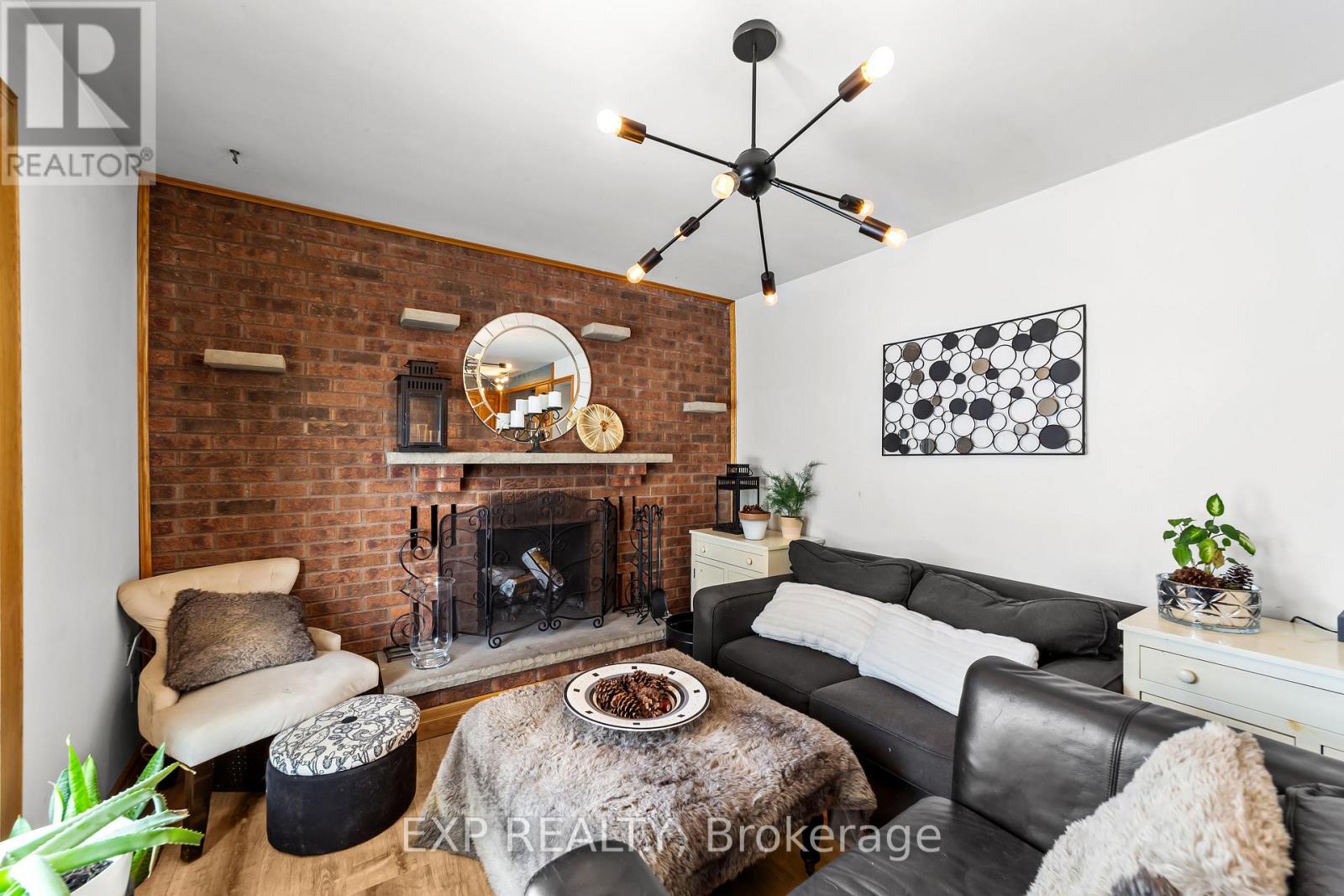 16 Edmunds Crescent, London South, Ontario  N5Z 4J2 - Photo 4 - X12641968