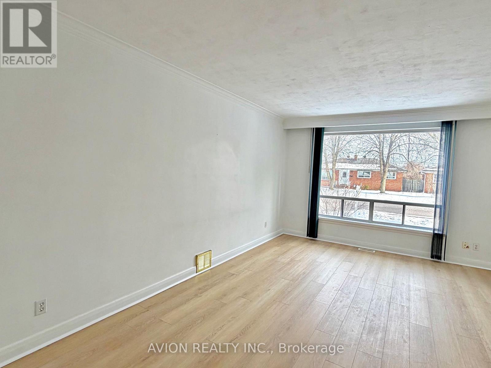 50 Tormore Drive, Richmond Hill, Ontario  L4C 3N4 - Photo 2 - N12642092