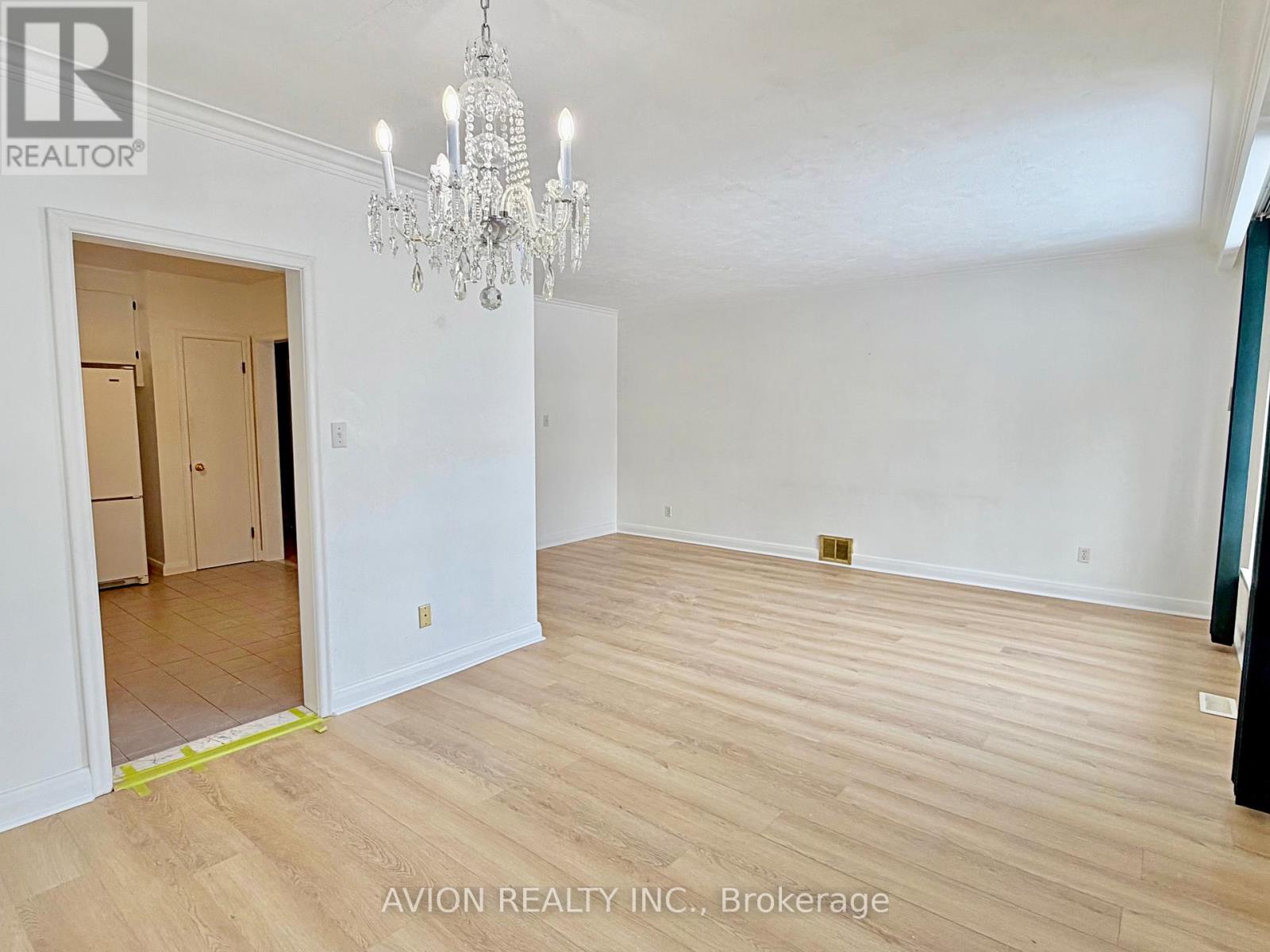 50 Tormore Drive, Richmond Hill, Ontario  L4C 3N4 - Photo 3 - N12642092