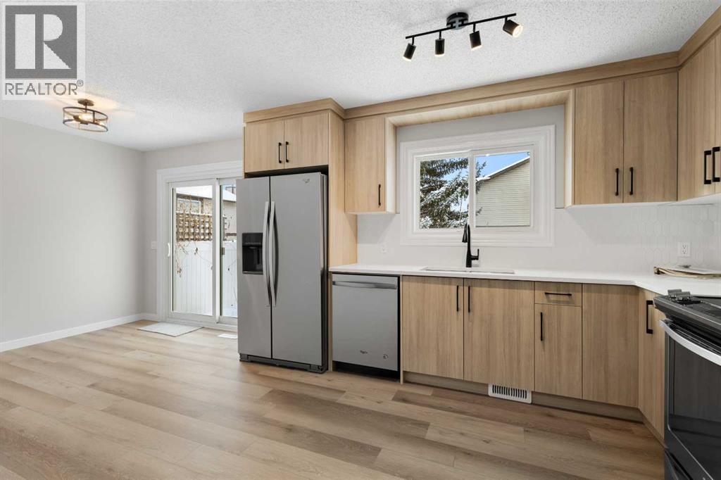 129 Deer Ridge Lane Se, Calgary, Alberta  T2J 6N3 - Photo 9 - A2274492