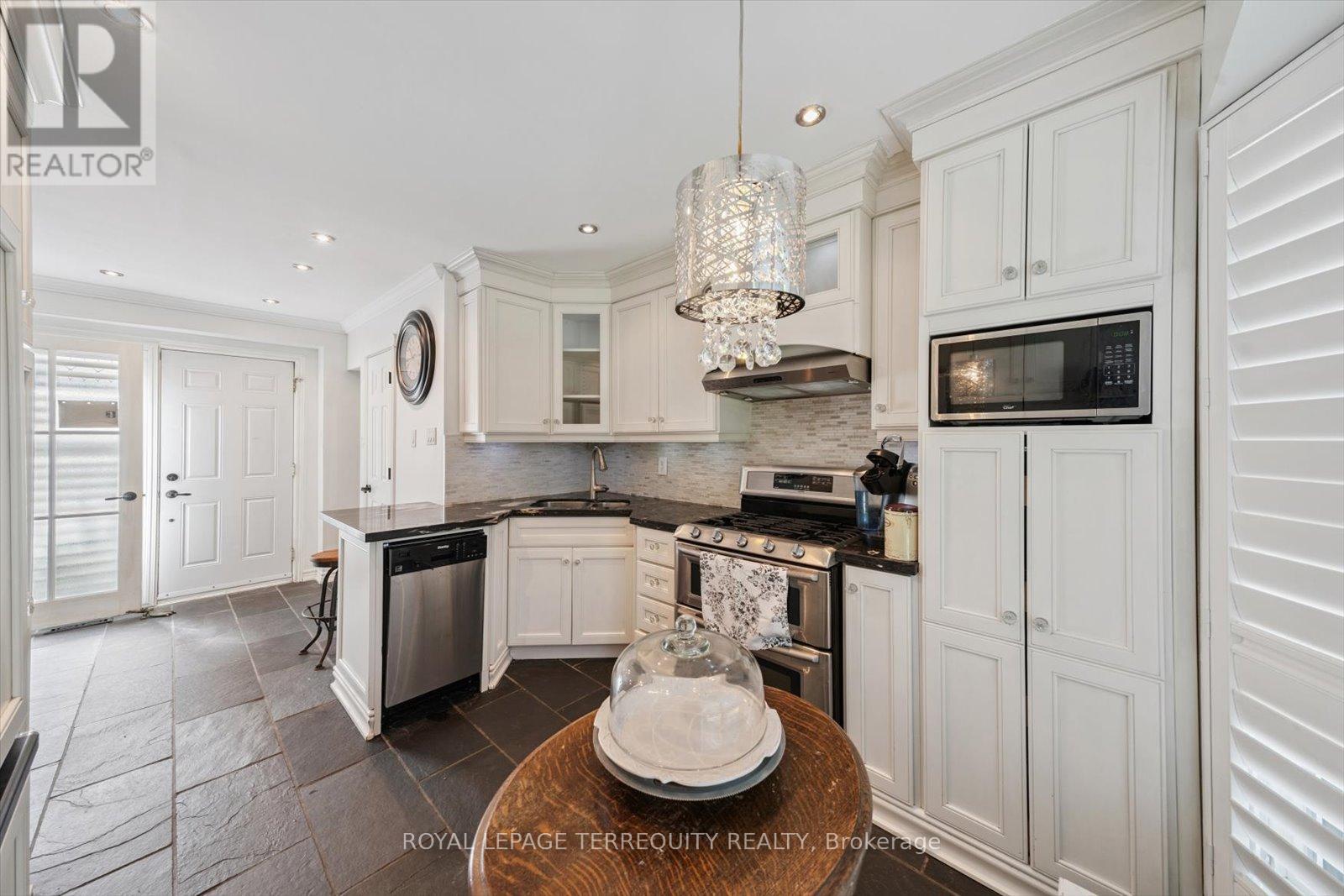 1825 Hyde Mill Crescent, Mississauga, Ontario  L5N 0A7 - Photo 12 - W12642098