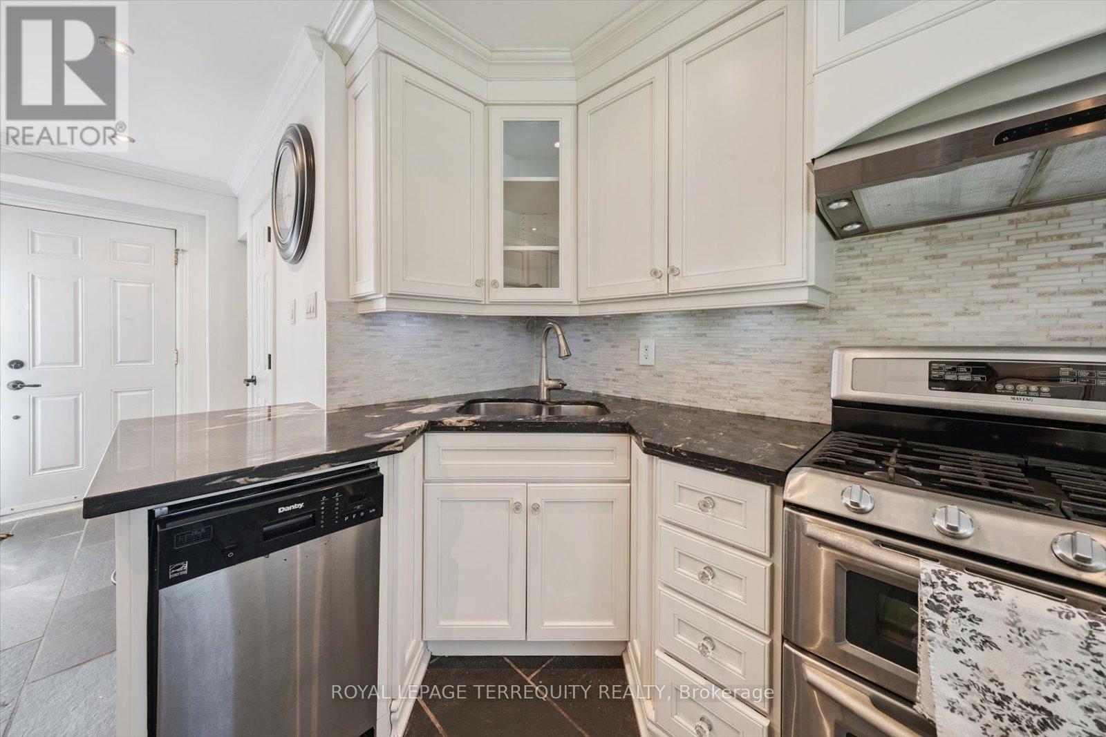 1825 Hyde Mill Crescent, Mississauga, Ontario  L5N 0A7 - Photo 14 - W12642098