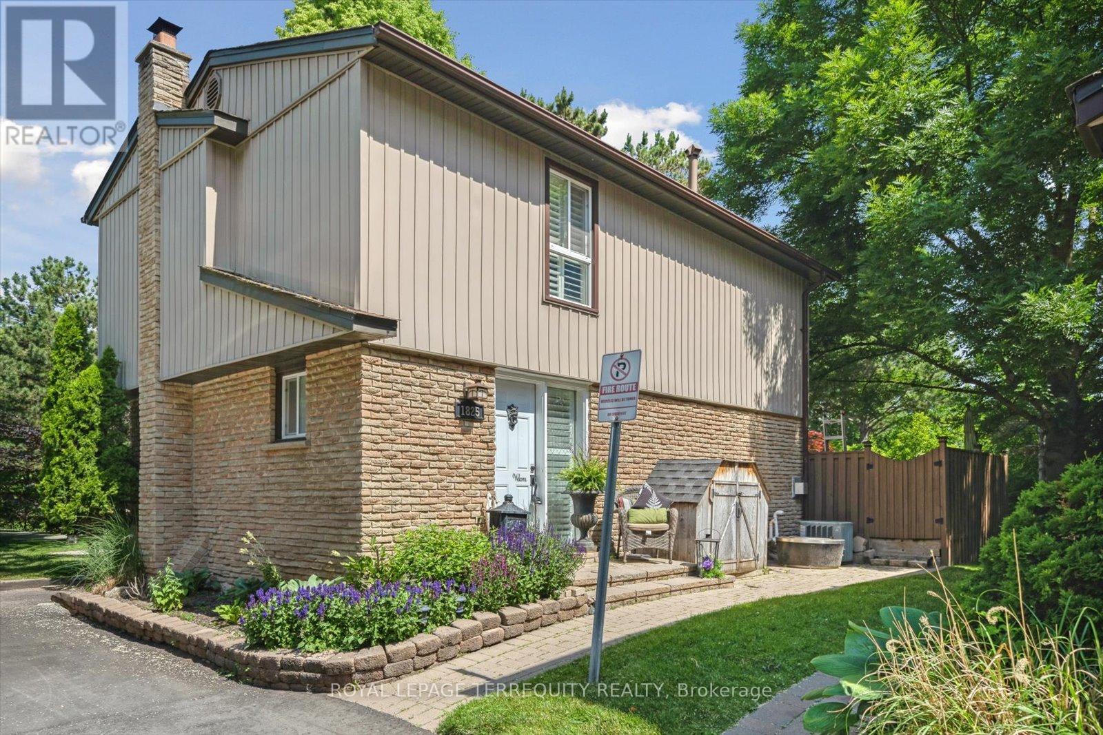 1825 Hyde Mill Crescent, Mississauga, Ontario  L5N 0A7 - Photo 2 - W12642098