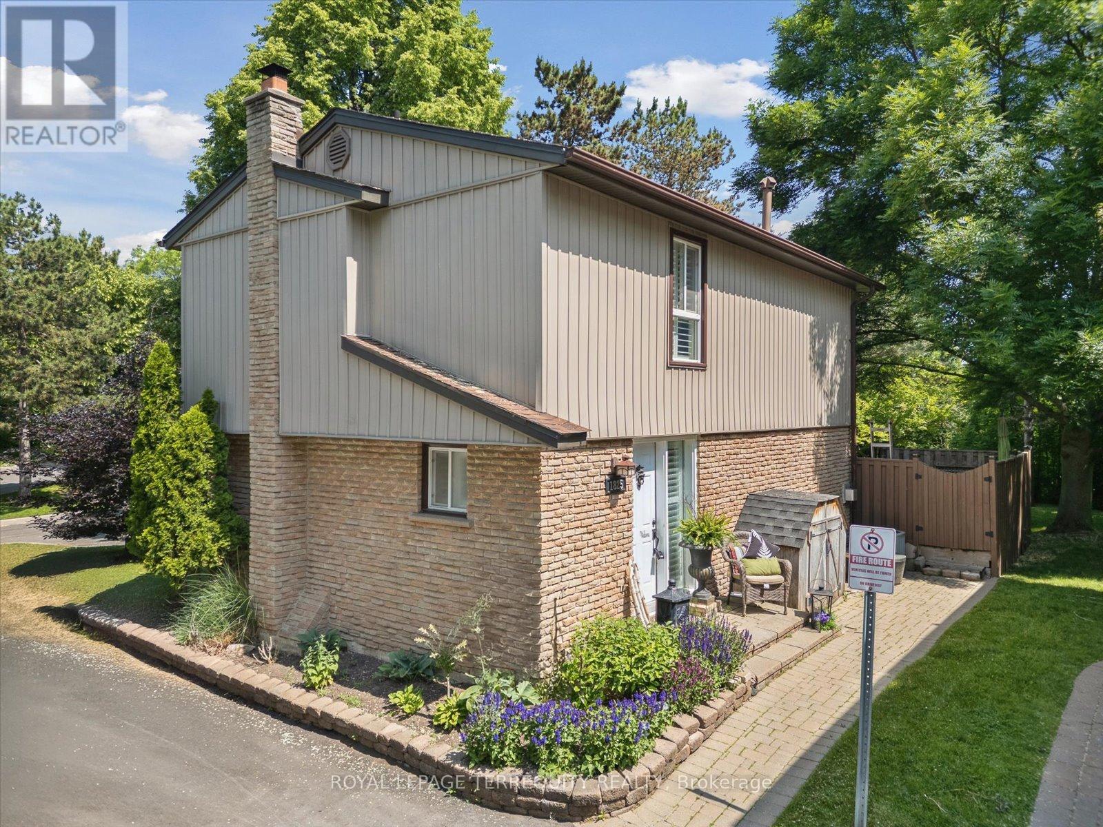 1825 Hyde Mill Crescent, Mississauga, Ontario  L5N 0A7 - Photo 3 - W12642098