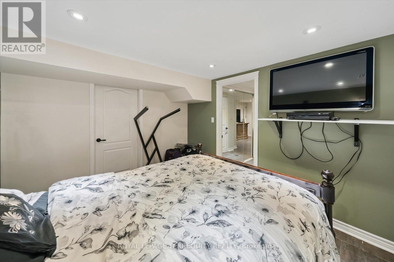 1825 Hyde Mill Crescent, Mississauga, Ontario  L5N 0A7 - Photo 39 - W12642098