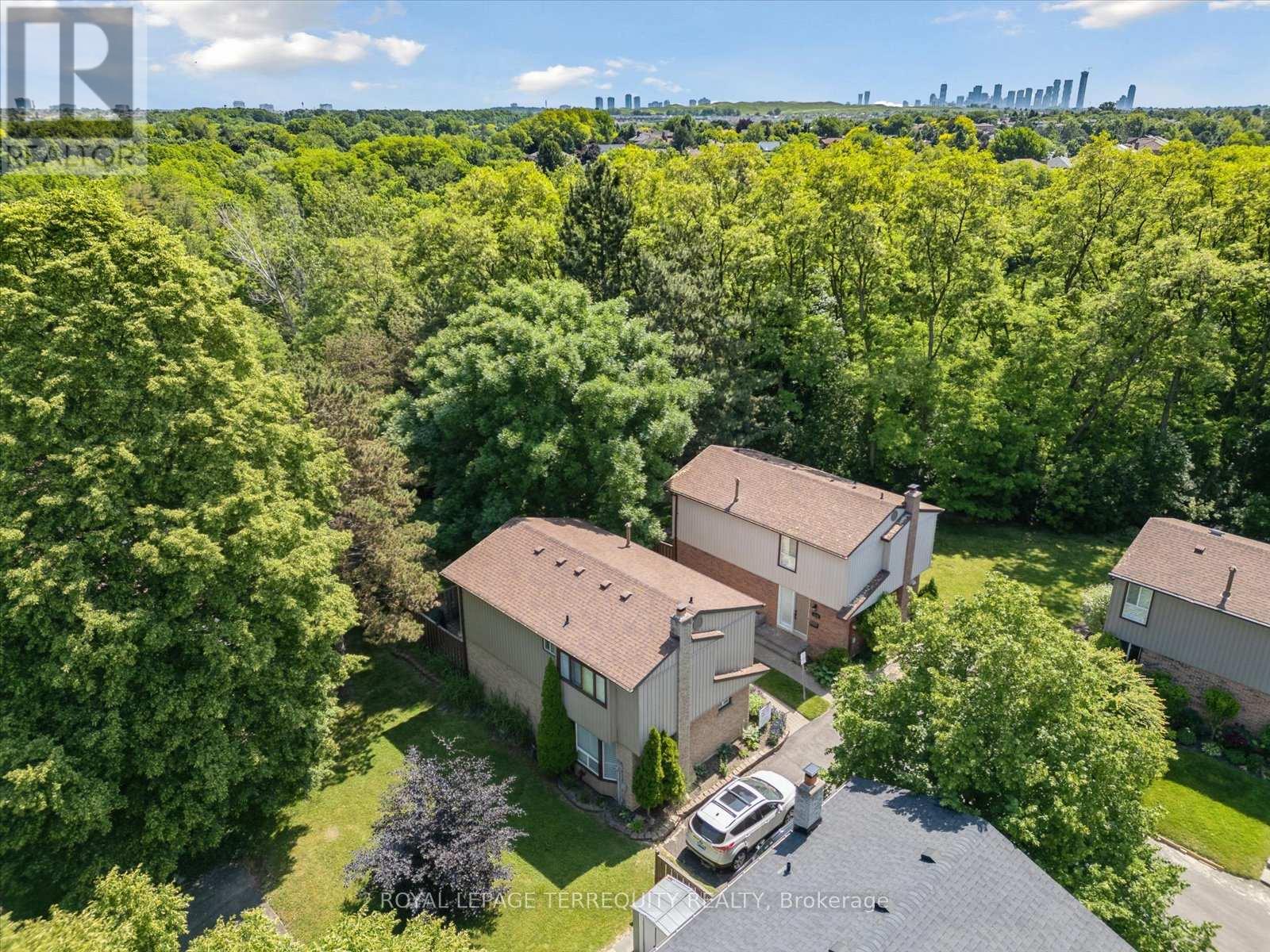 1825 Hyde Mill Crescent, Mississauga, Ontario  L5N 0A7 - Photo 6 - W12642098