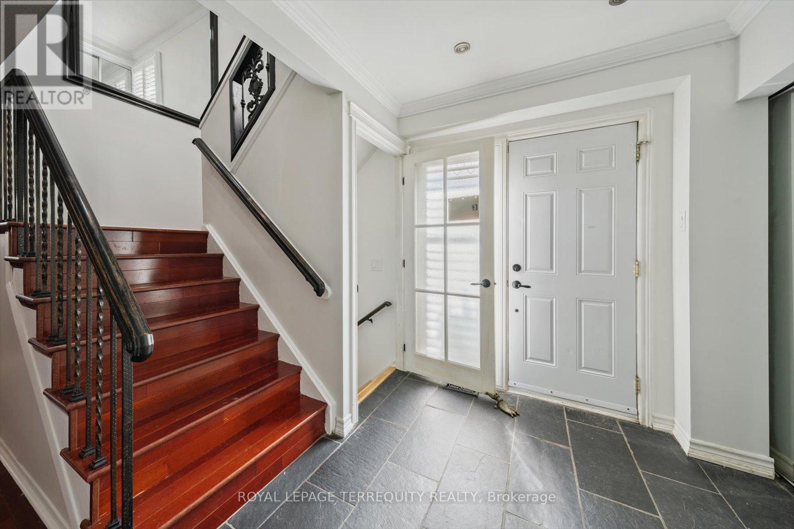 1825 Hyde Mill Crescent, Mississauga, Ontario  L5N 0A7 - Photo 8 - W12642098